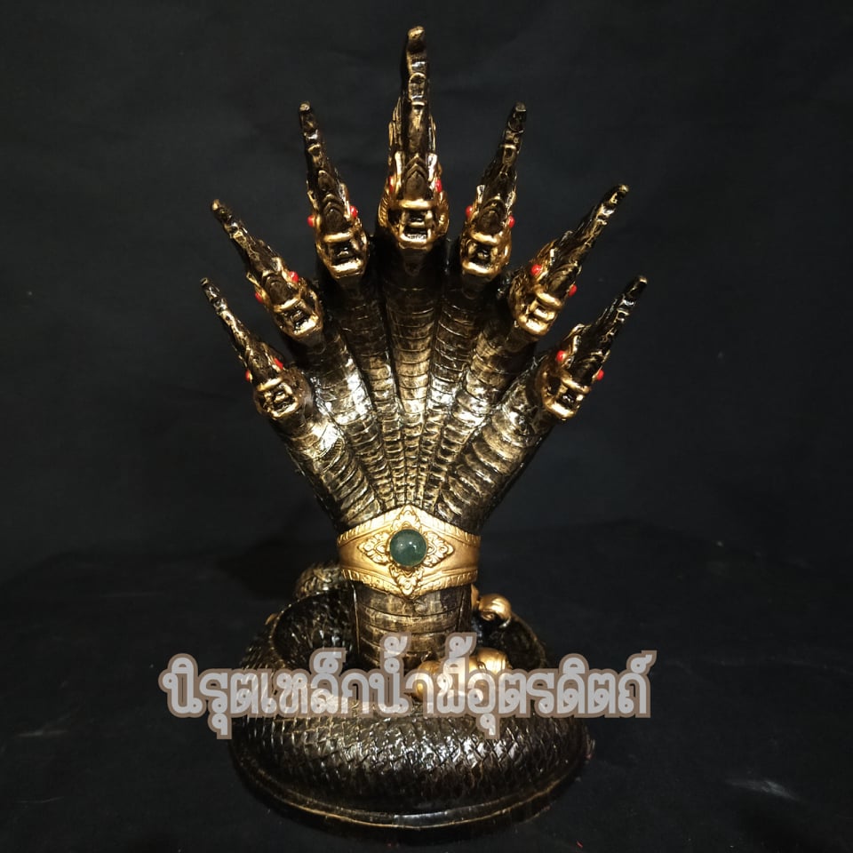 พญานาคเจ็ดเศียรแร่เหล็กน้ำพี้ ขนาด ฐาน 5 นิ้ว