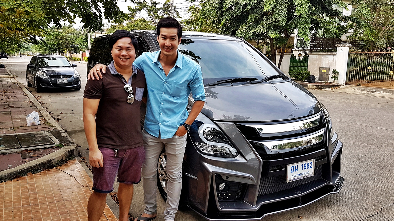 HYUNDAI H-1 DELUXE รถคุณเดี่ยว สุริยน [ เบาะ + คอนโซล +ไฟ oem หน้าหลัง led + จอเพดาน + ชุดแต่ง ] - ฮม1982