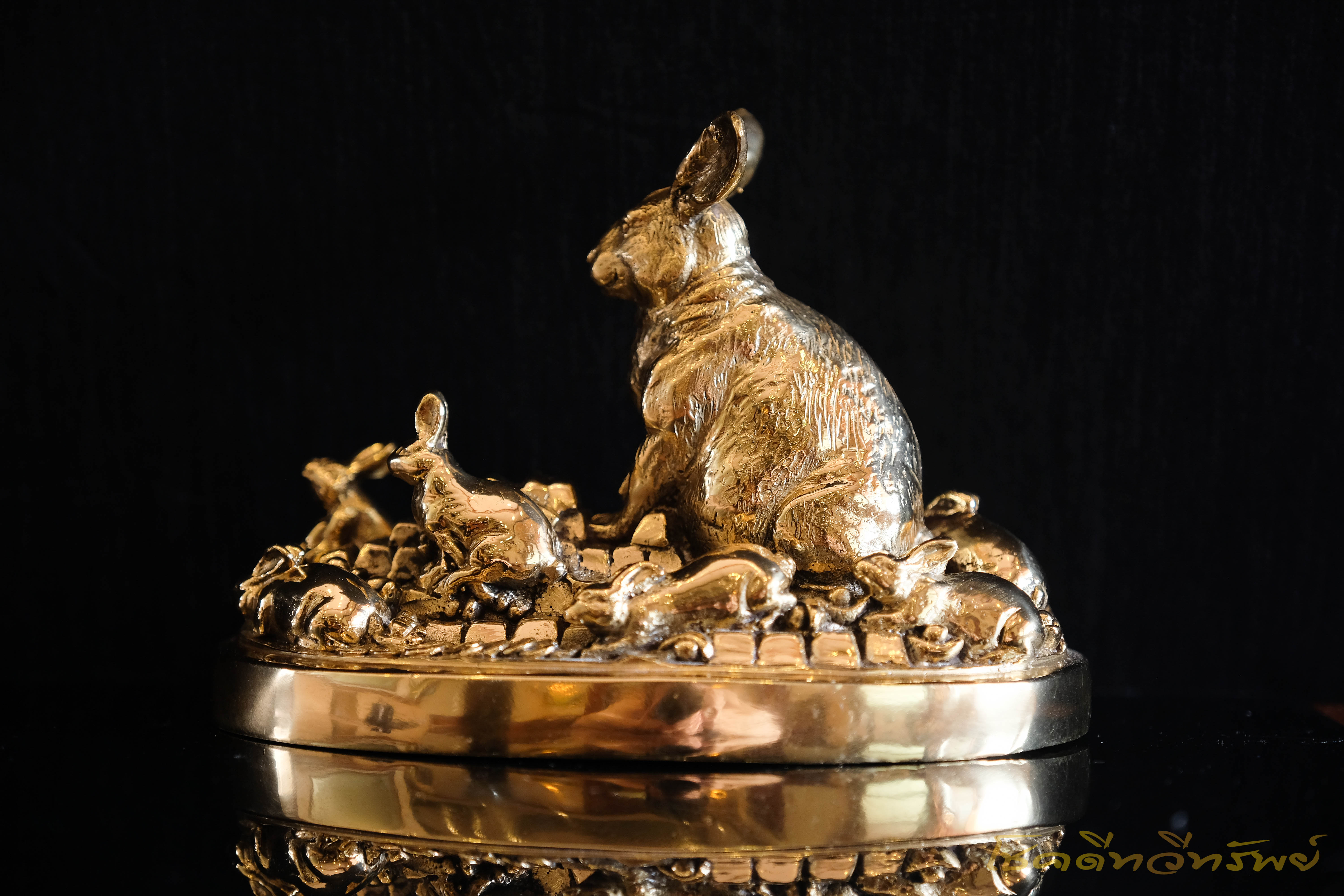 รูปปั้นกระต่ายมงคล