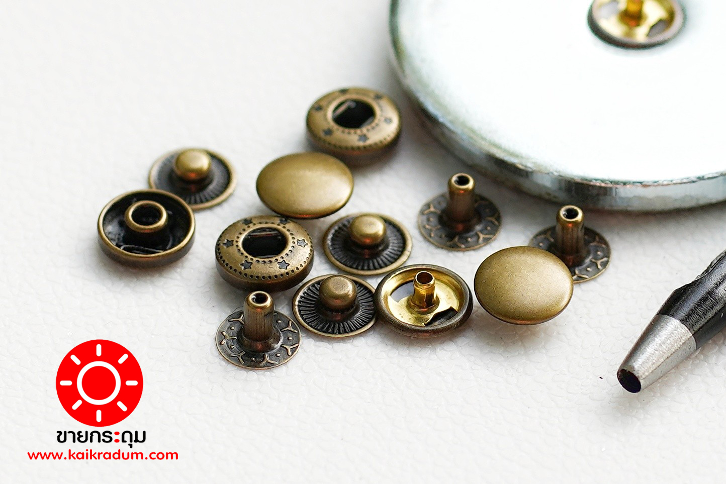 ชุดตอกกระดุมแป๊ก VT2 ขนาดกระดุม 10 มิลลิเมตร เนื้อทองเหลืองแท้ ไม่เป็นสนิม + เจาะรูผ้า+กระดุมแป๊ก สีทองเหลืองรมดำ 10 ชุด (40ชิ้น)