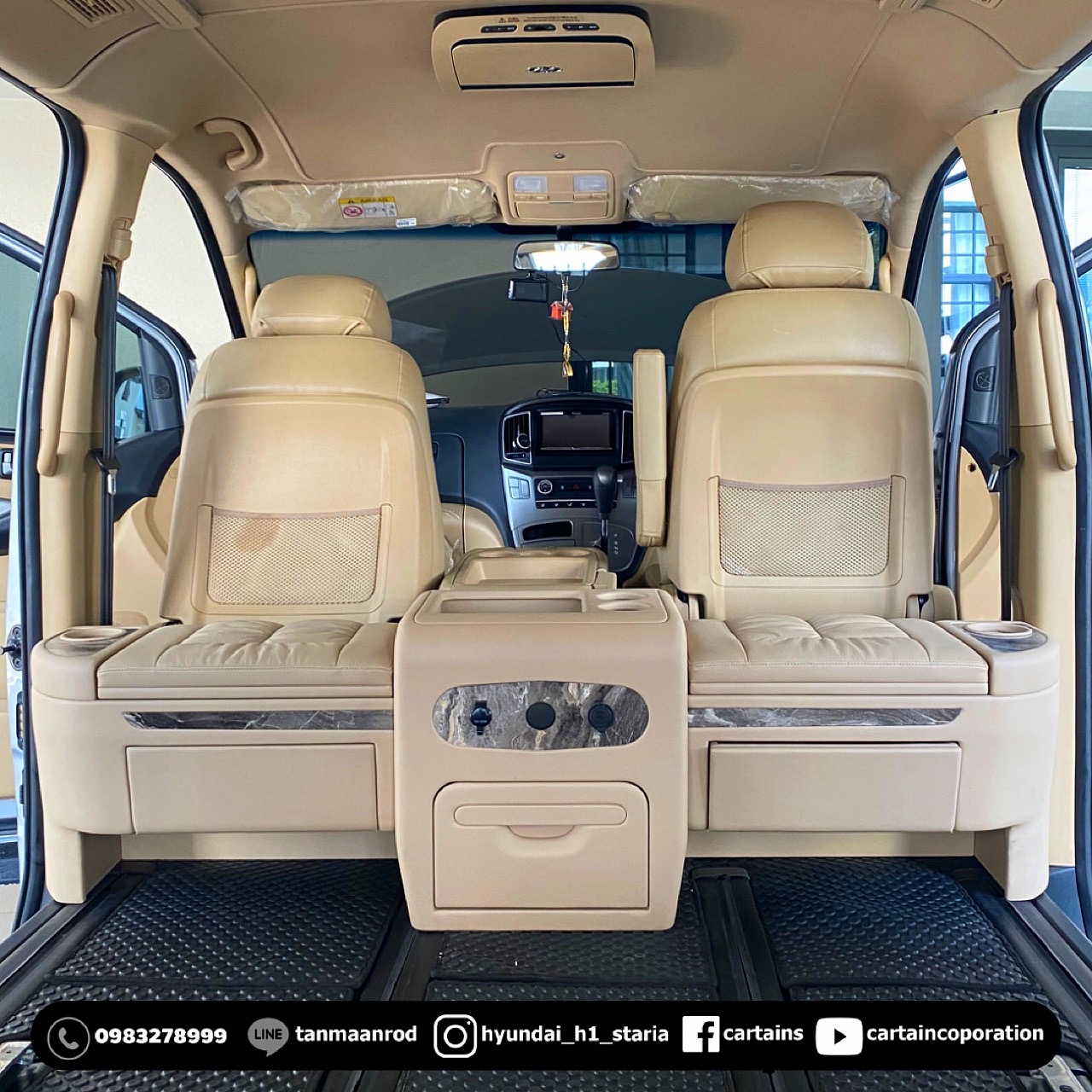 คอนโซลเตี้ย สีครีม Hyundai H1 พิเศษใส่ลายลามิเนตสีเดียวกับเบาะ สวยเข้ากันมาก