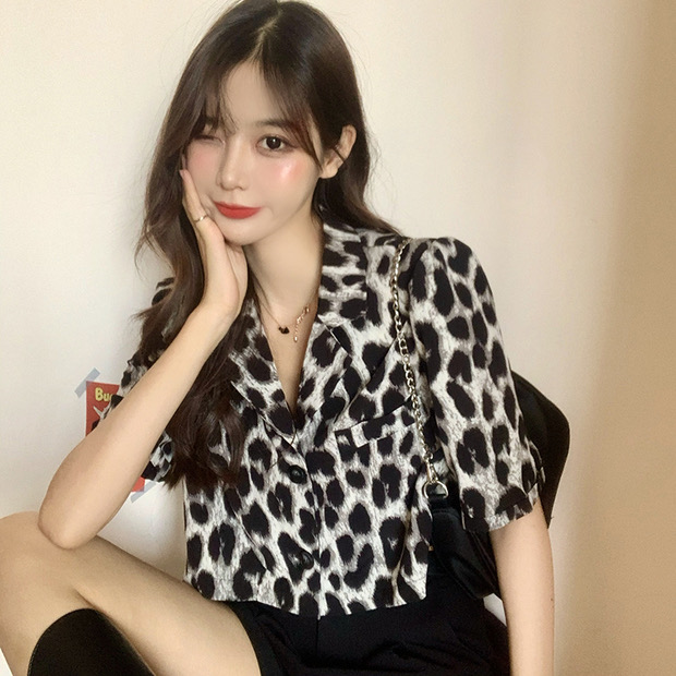 Panther Crop Blazer เสื้อเบลเซอร์สั้น ลายเสือดาว