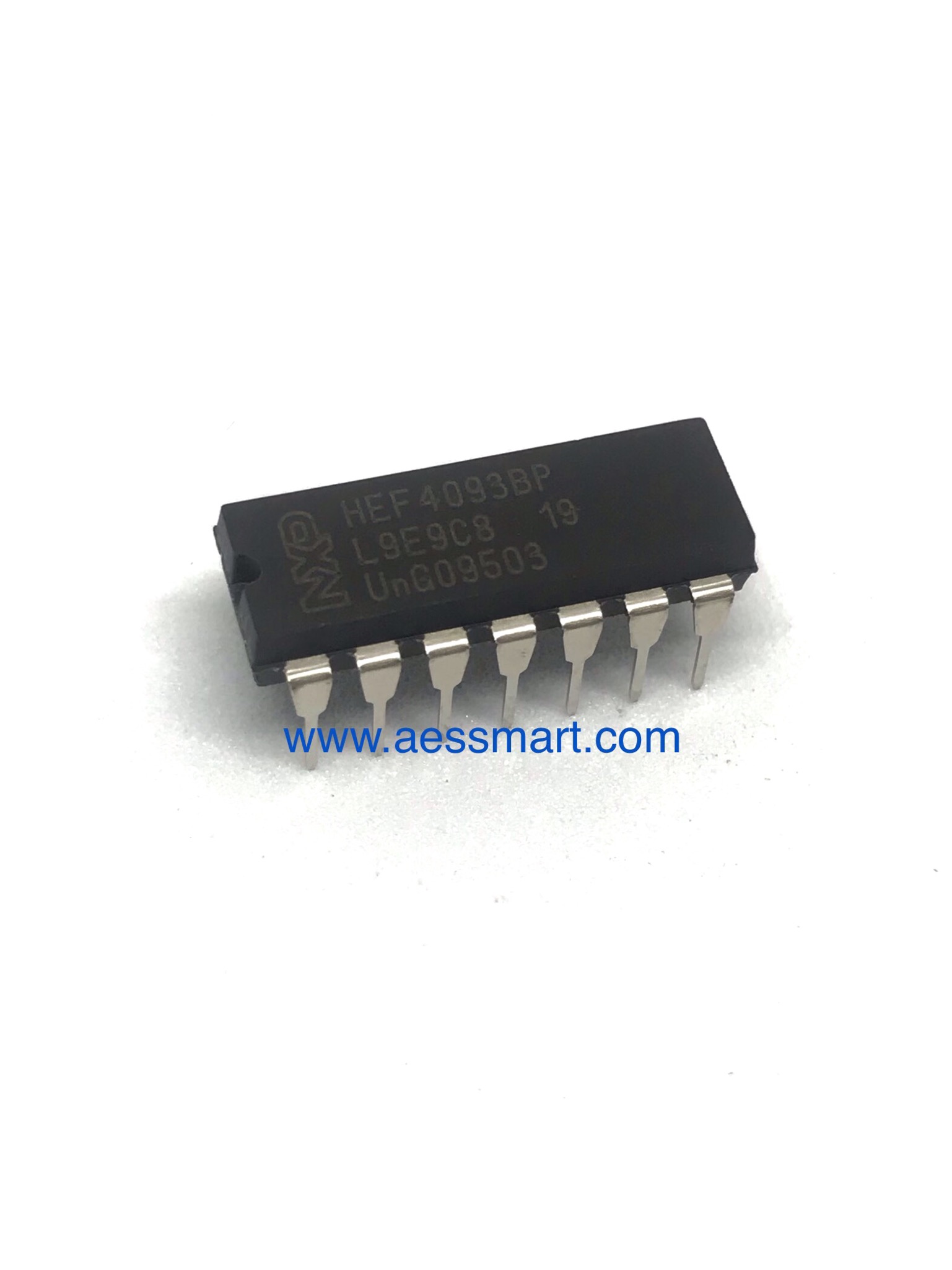 CD4093 : Quad 2-input NAND Schmitt Trigger