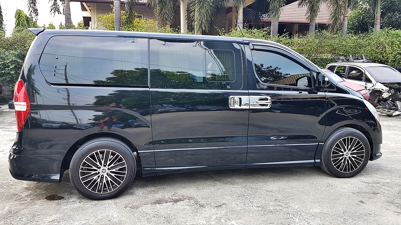 HYUNDAI H-1 STAREX [ เครื่องเสียง + ดิจิตอลทีวี + ช่วงล่าง + ล้อ + ไฟท้าย + สคัฟเพลท + push start + damp ] { 3 กจ 9875 }
