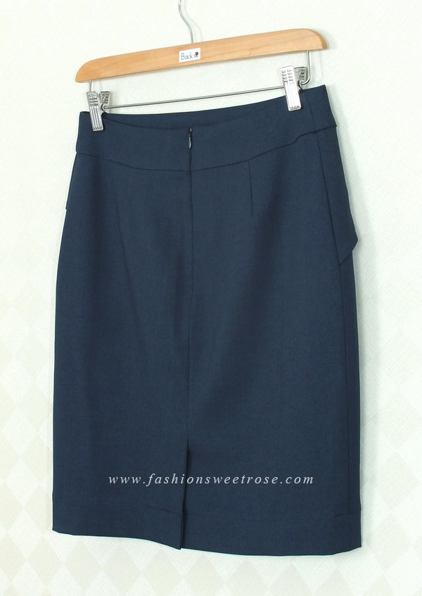 SK-376 กระโปรงทรงสอบ ผ้า Rose Skin สีน้ำเงิน ด้านหน้ากระโปรงออกแบบตัดต่อมีชิ้นแต่งด้านหน้า