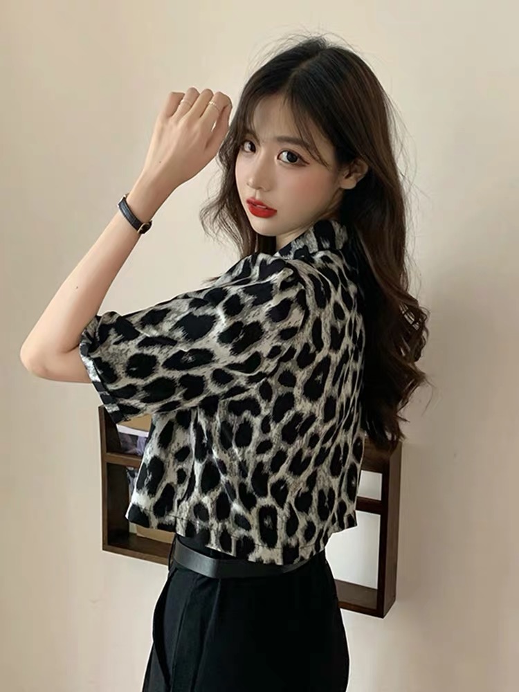 Panther Crop Blazer เสื้อเบลเซอร์สั้น ลายเสือดาว