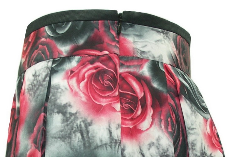 SK-089 กระโปรงแฟชั่น&ทำงาน ทรงบาน ผ้าพิมพ์ลายดอกกุหลาบสีดำแดง