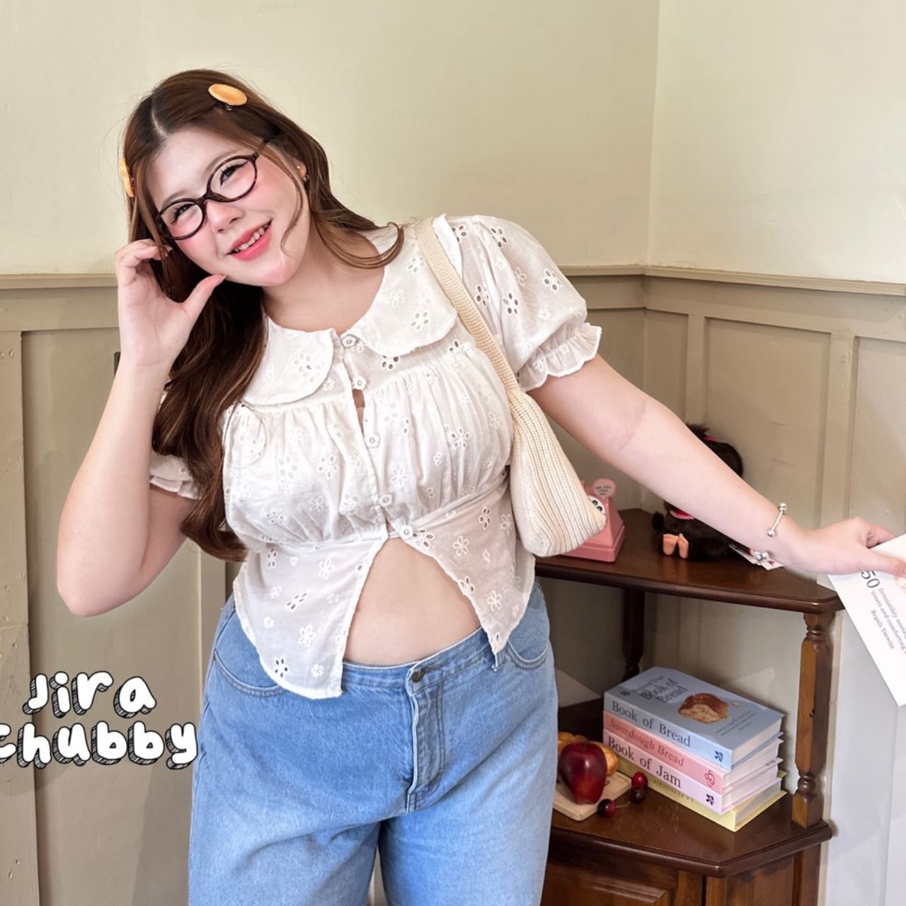 J182 เสื้อสาวอวบ แขนตุ๊กตา คอบัว ขาว ครีม อกได้ถึง38-48 นิ้ว หน้าผ้า50นิ้ว