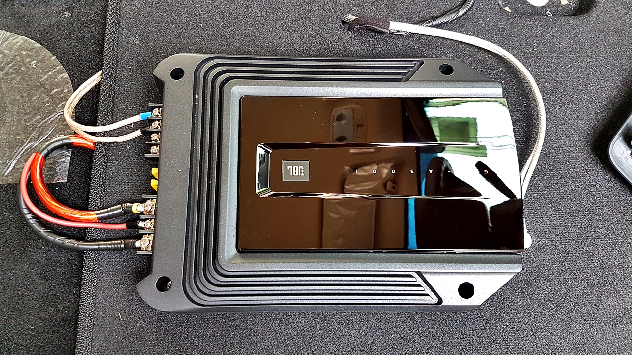 ชุดเครื่องเสียง JBL Set C - 2 แอมป์ 2 ซับ 4 ลำโพง รถฮุนได hyundai h1 และ staria รุ่นมีประตูไฟฟ้าศูนย์