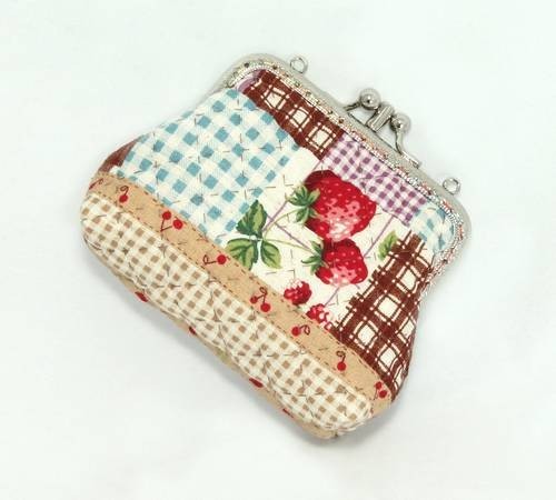 QLT-006 กระเป๋าปิ๊กแป๊กแบบ 2 ช่อง ใส่เหรียญและธนบัตร ผ้าลายผลไม้โทนน้ำตาล