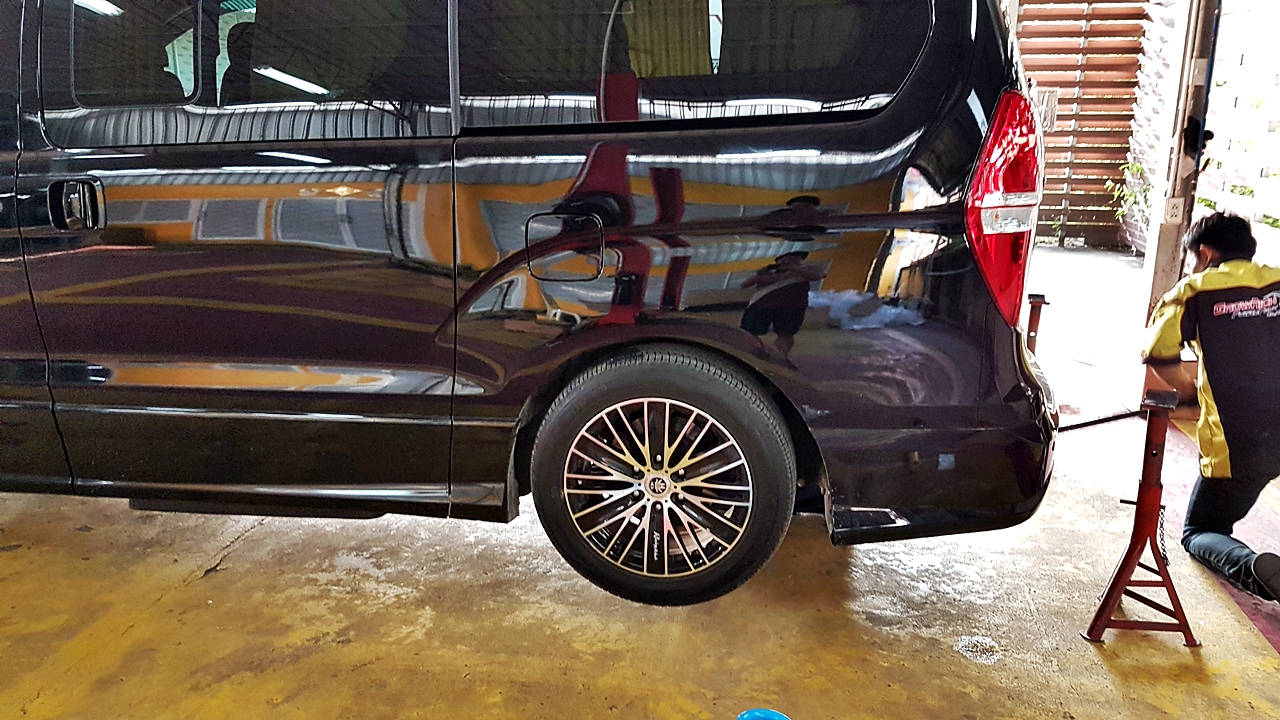 HYUNDAI H-1 STAREX [ เครื่องเสียง + ดิจิตอลทีวี + ช่วงล่าง + ล้อ + ไฟท้าย + สคัฟเพลท + push start + damp ] { 3 กจ 9875 }