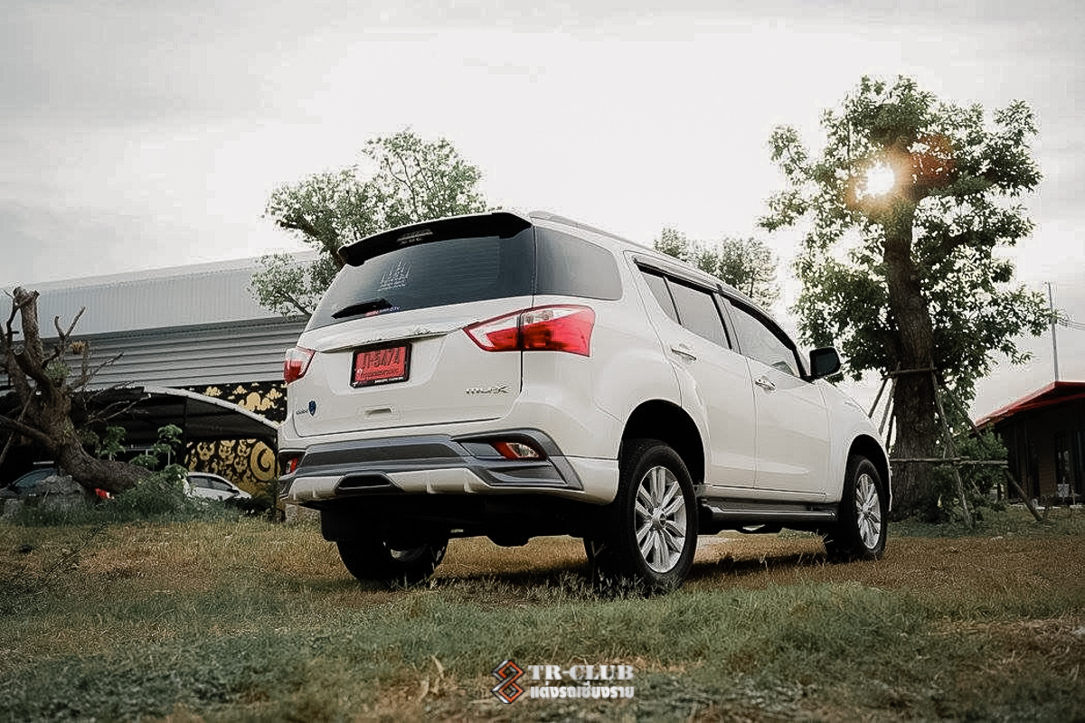 ชุดแต่งสเกิร์ตรอบคัน AMOTRIZ V1 MU-X 2017-2019