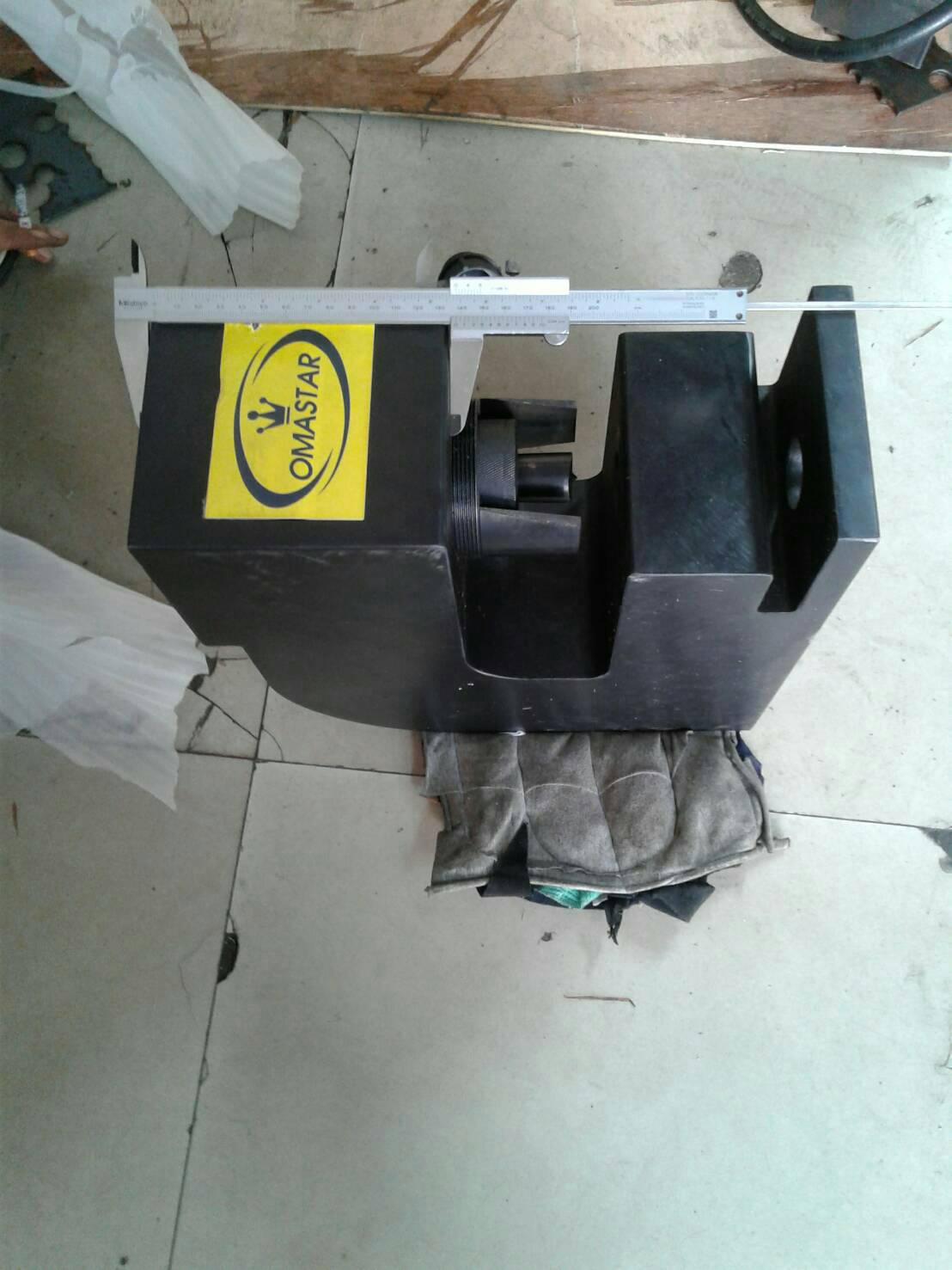 เครื่องเจาะรูไฮดรอลิค รุ่น HHM-80A