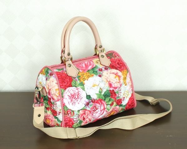 QLT-005 กระเป๋าควิลท์เอนกประสงค์ สำหรับใส่ของสำหรับคุณผู้หญิง ลายดอกกุหลาบใหญ่โทนแดง