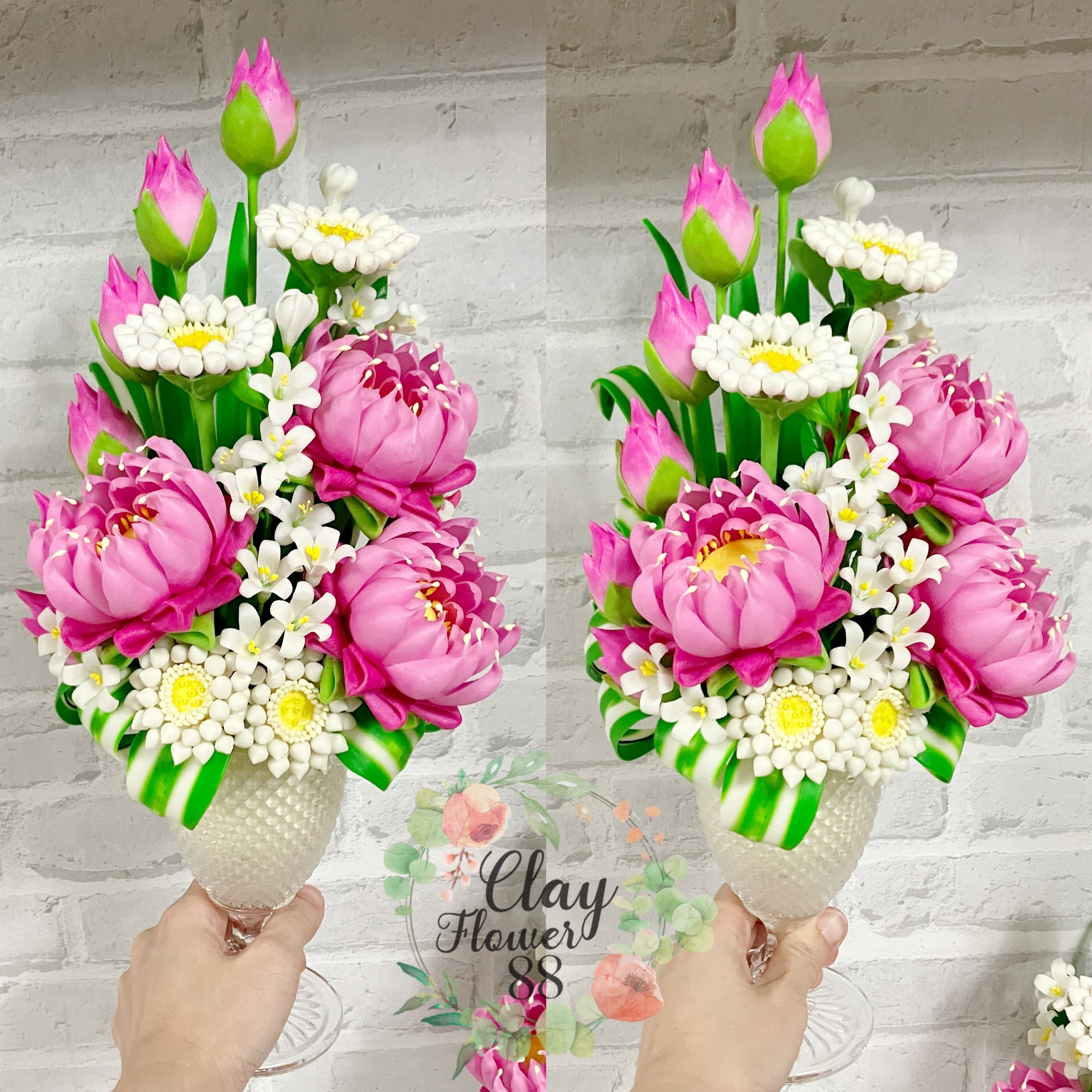 ชุด ดอกบัว สีชมพู แจกันแก้ว ดอกไม้ ประดิษฐ์ จาก ดิน ไทย แซม ดอกไม้ ไทย มงคล ถือเป็น ดอกไม้บูชาพระ (สูง 15 นิ้ว จำหน่ายเป็นคู่)