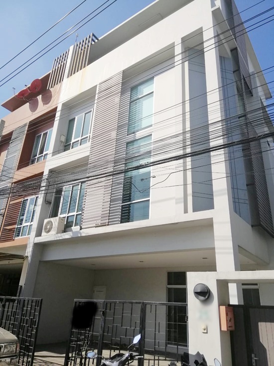 ขายทาวน์โฮม4ชั้น 34 ตร. ว. ซอยลาดพร้าววังหิน78 ใกล้ห้างโลตัสวังหินโทร081-6925514 ทำเลดีเยี่ยม 05228