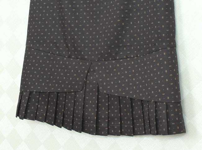 SK-284 กระโปรงแฟชั่น&ทำงาน ทรงสอบ ผ้าคอตต้อนญี่ปุ่นพิมพ์ลายลูกน้ำเล็กๆพื้นน้ำตาล ชายกระโปรงจับจีบรอบตัว