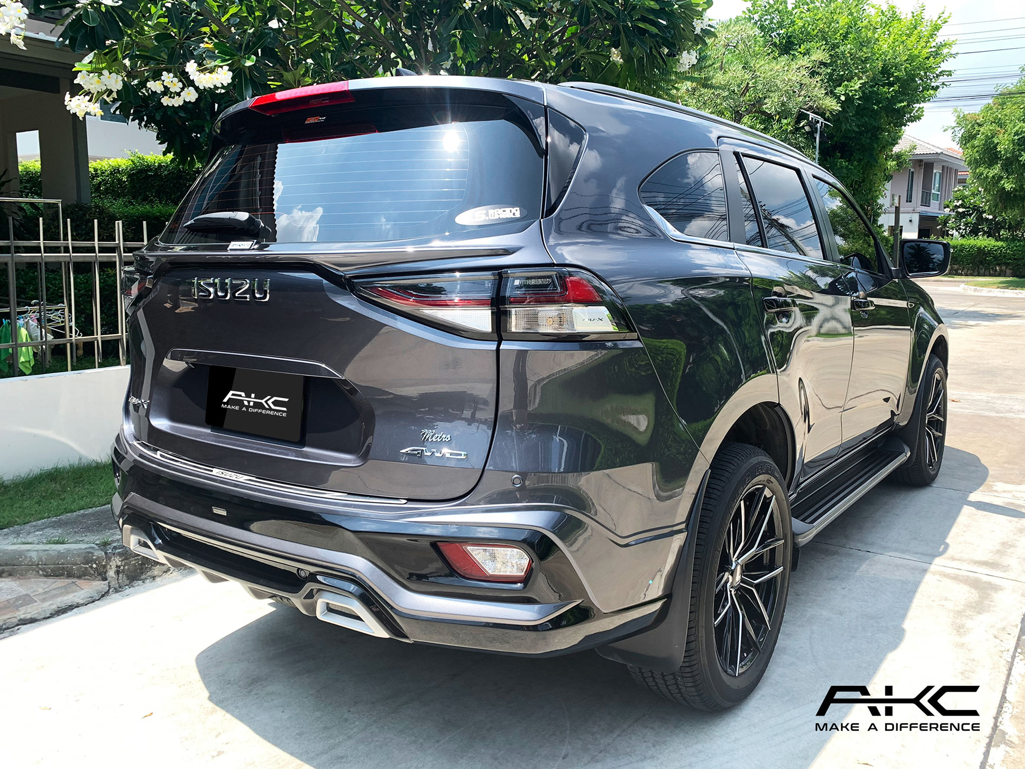 ชุดแต่งสเกิร์ตรอบคัน AKC สำหรับ Mu-X 2021