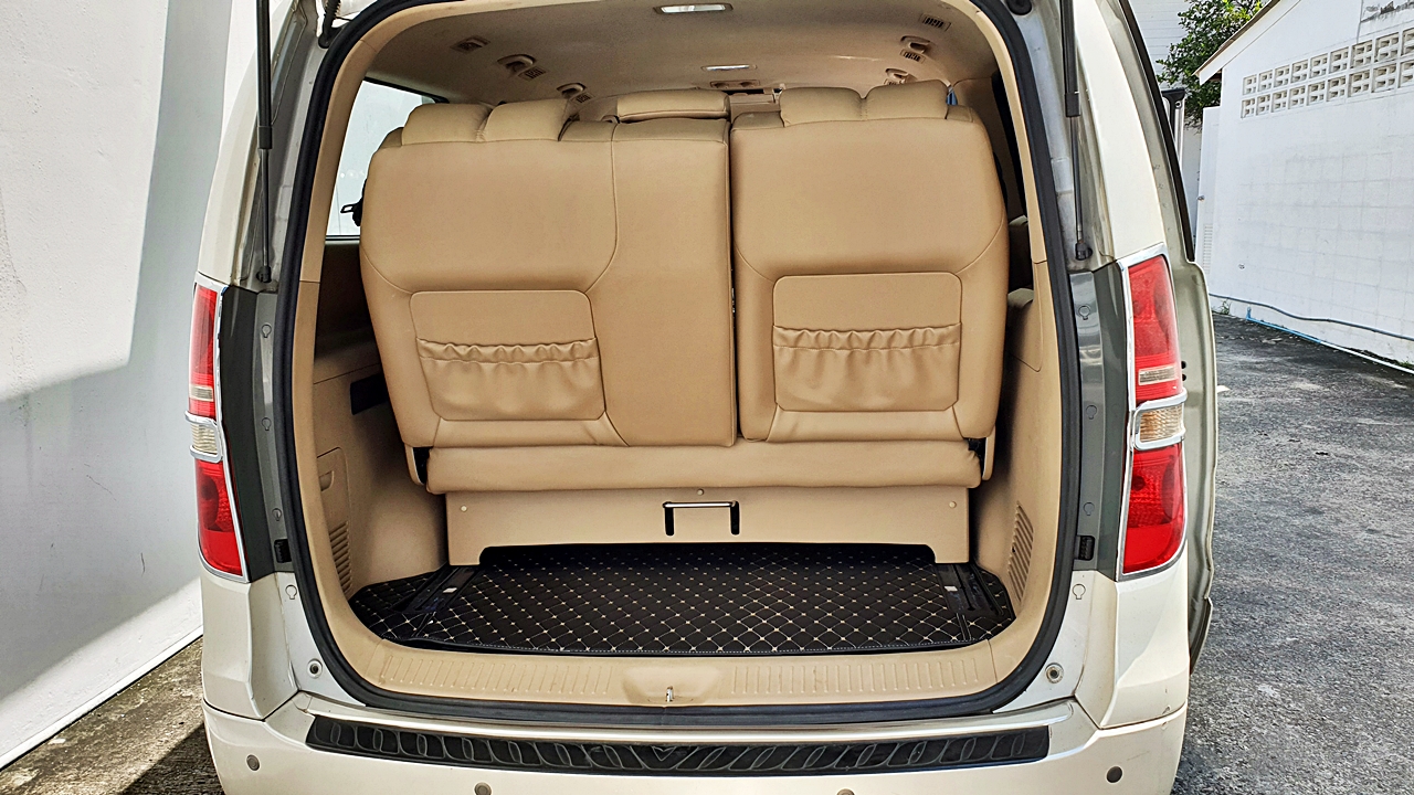 HYUNDAI H-1 DELUXE ท่านแม่ทัพภาค พิษณุโลก [เบาะVIP,เบาะท้ายหนัง,เคาเตอร์เตี้ย,พรม]-ฮล8651