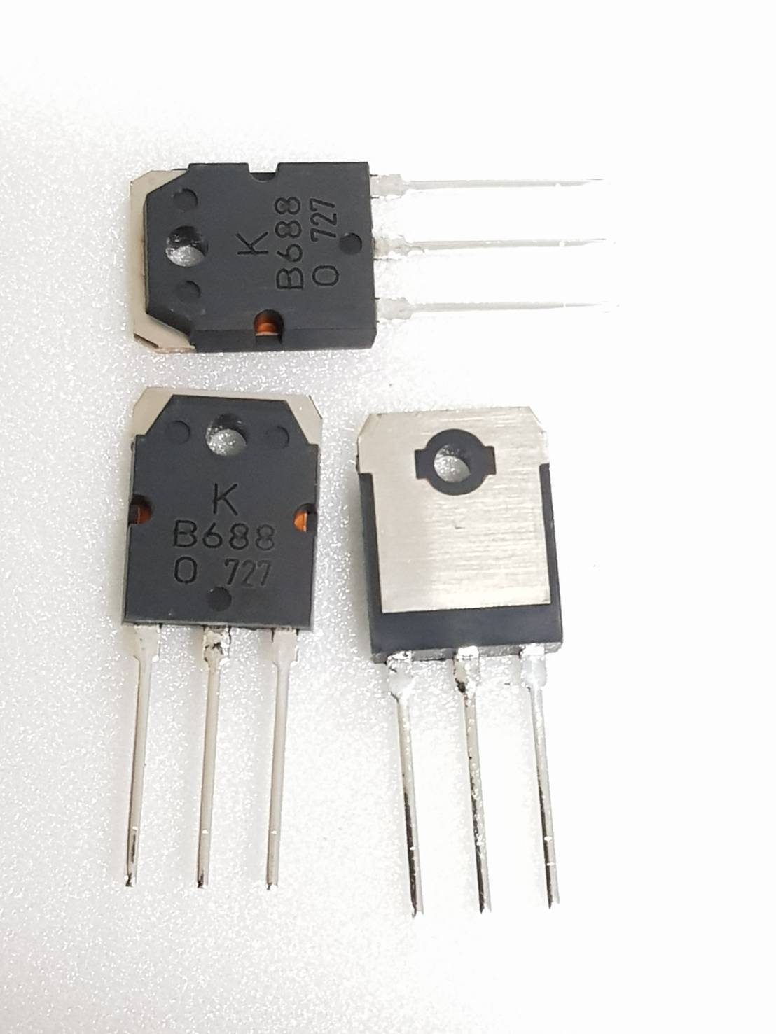 B688 : PNP,120V/10A for High Power Amplifier,45~50W TO-247 Complementary to D718