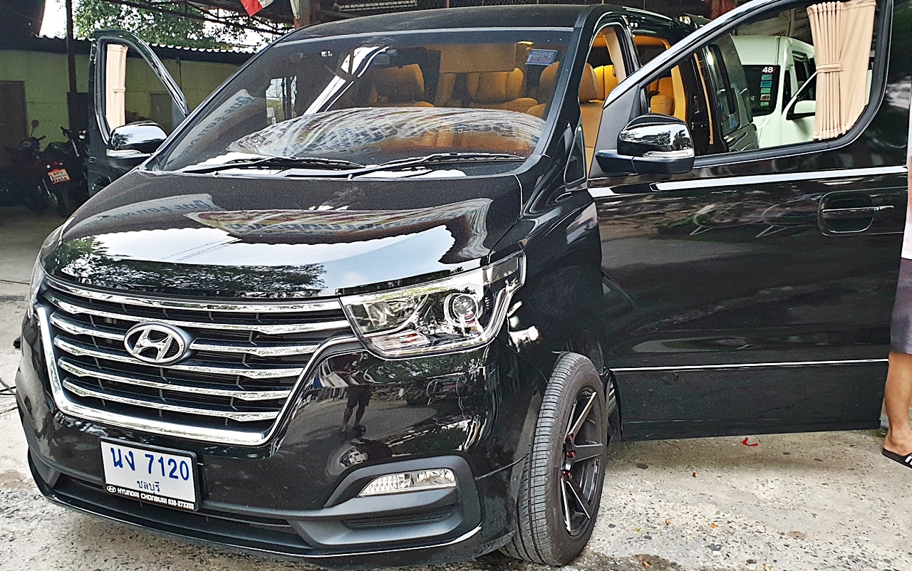 HYUNDAI H-1 ELITE 2019 ลูกค้า ชลบุรี [ เบาะVIP , เบาะท้าย , หลังคา , คอนโซลเตี้ย , จอเพดาน , เครื่องเสียง , ผ้าม่าน ] - นง7120