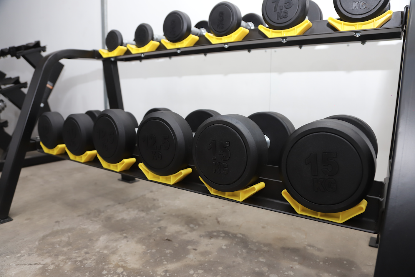 ชุดดัมเบลกลมหุ้มยาง 6 คู่ พร้อมชั้นวาง 2 ชั้น (งานระดับยิมมาตรฐานฟิตเนส)