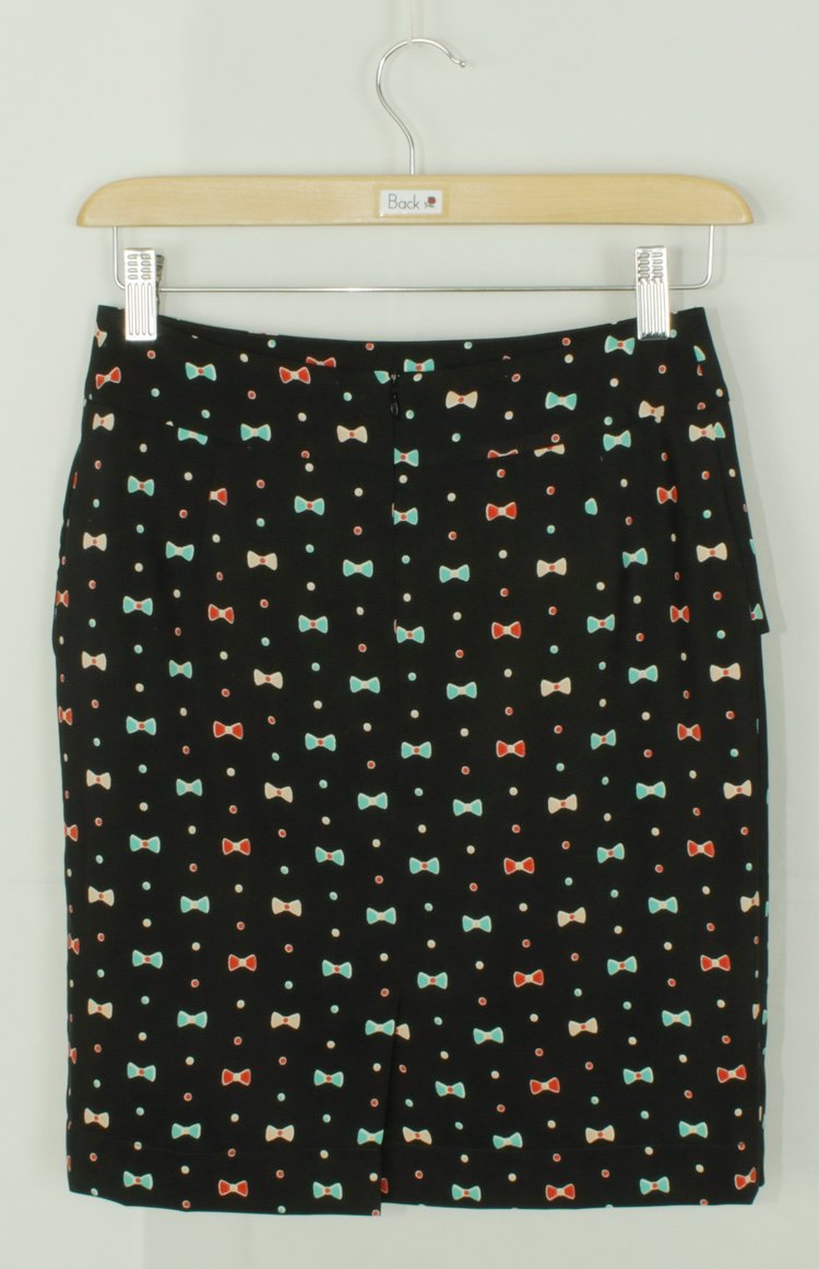 SK-175 กระโปรงแฟชั่น&ทำงาน ทรงสอบ ผ้า HIGH TWICH พิมพ์ลายโบว์พื้นสีดำ