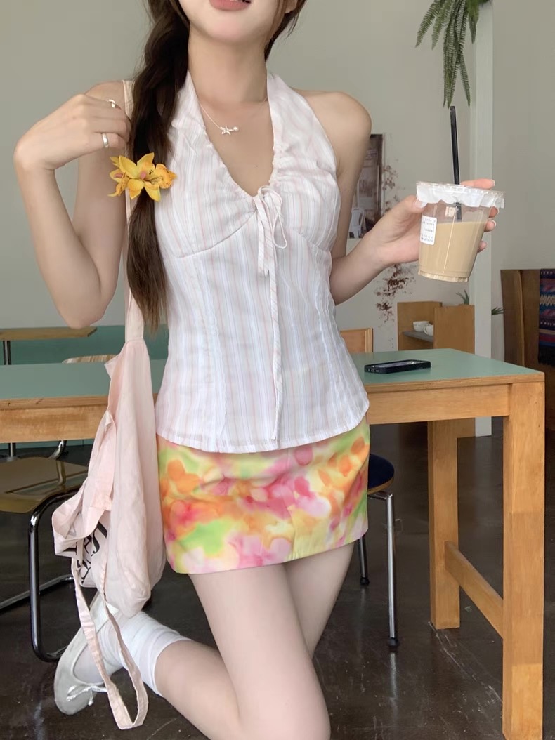 Chunya halter top เสื้อคล้องสม็อคลายทาง