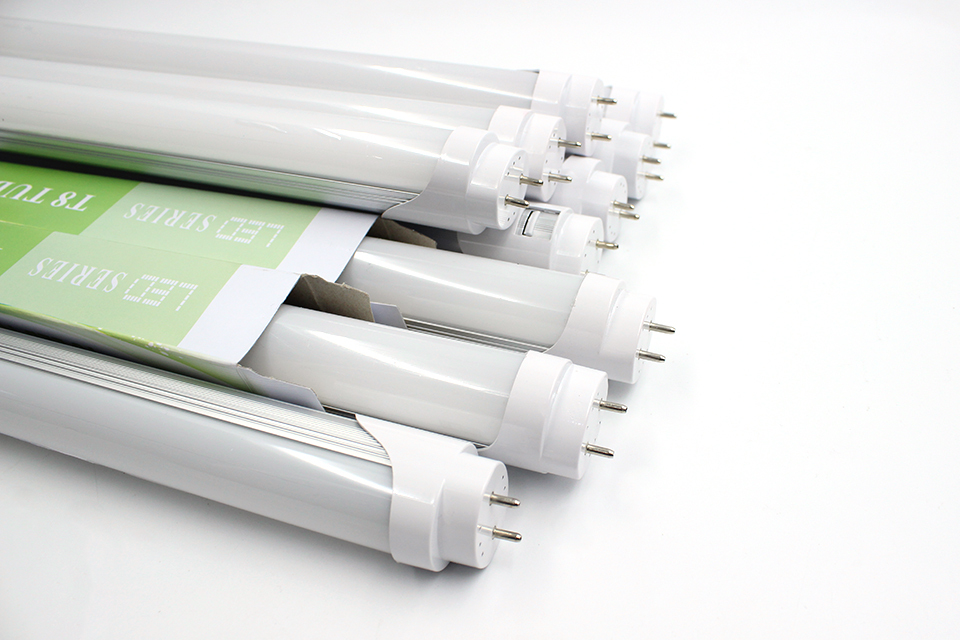 LED-T8 18W 220V 1200mm (SVC)