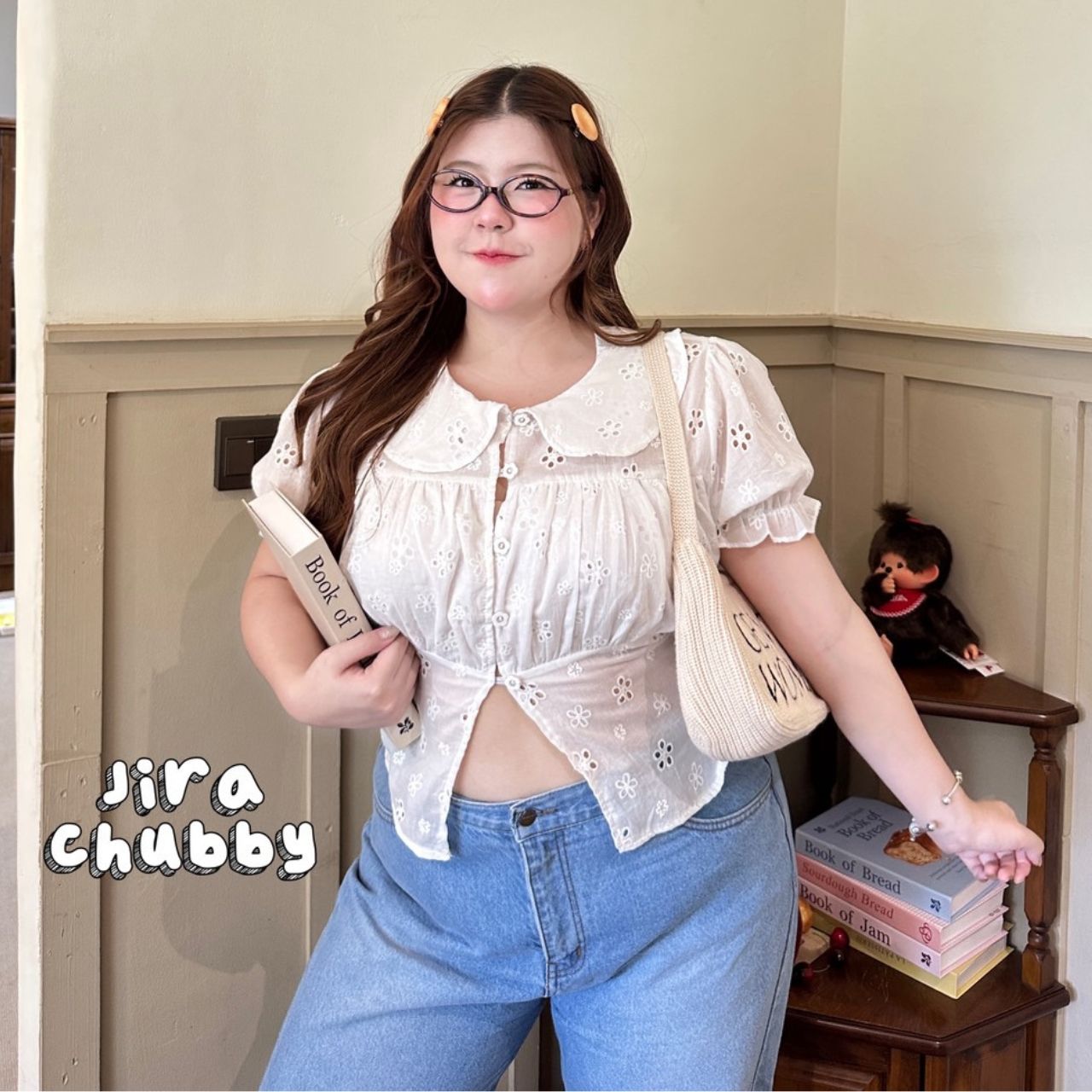 J182 เสื้อสาวอวบ แขนตุ๊กตา คอบัว ขาว ครีม อกได้ถึง38-48 นิ้ว หน้าผ้า50นิ้ว