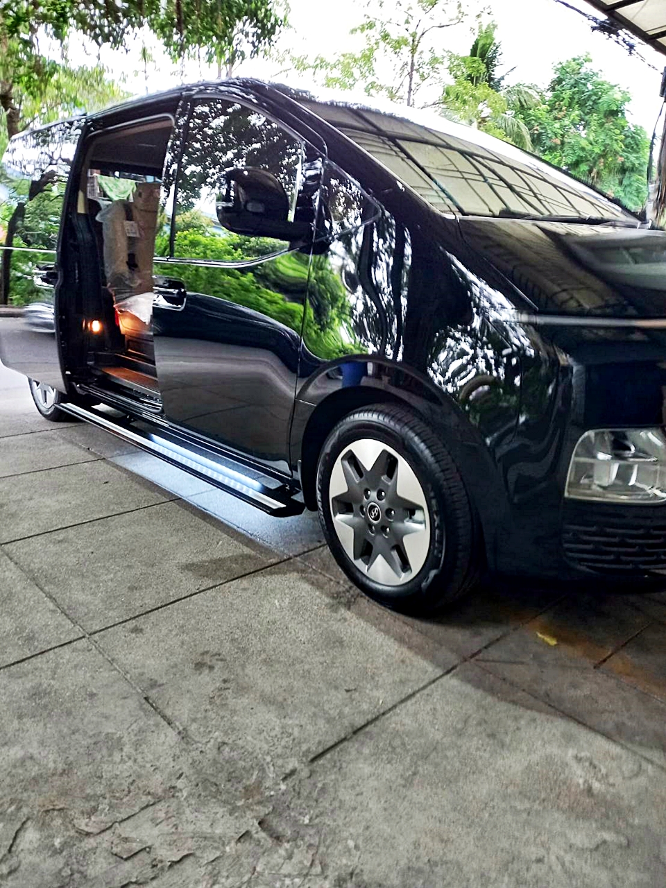 บันไดไฟฟ้ารถฮุนได hyundai staria [ไฟขาว]