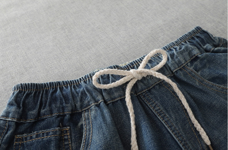 JPNT-003 กางเกงยีนส์ขาสั้น ปักลายดอกไม้สีชมพู