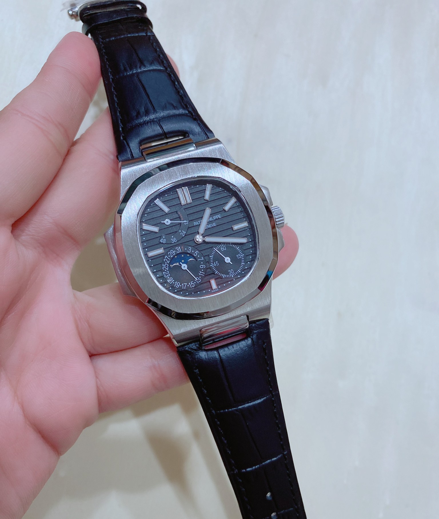 Patek Philippe Nautilus กล่องหนัง พร้อมอุปกรณ์ครบชุด สายหนังแท้ ไขลาน