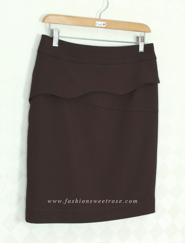 SK-366 กระโปรงทรงสอบ ผ้า Rose Skin สีน้ำตาล ออกแบบตัดต่อมีชิ้นแต่งด้านหน้า ดีไซน์เรียบหรู