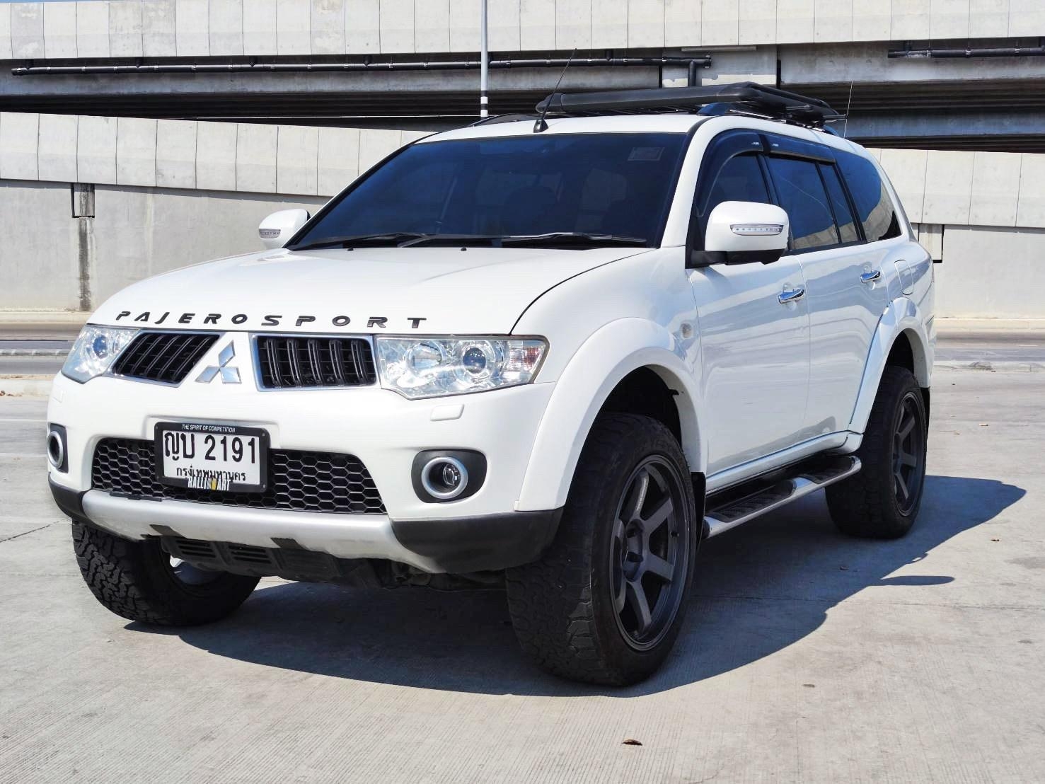 รถครอบครัว Pajero