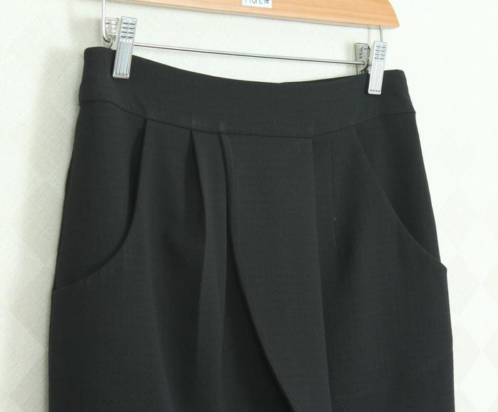 SK-269 กระโปรงทรงเอ ผ้าญี่ปุ่น BM สีดำ เป็นกระโปรงป้าย มีกระเป๋าล้วง 2 ข้าง