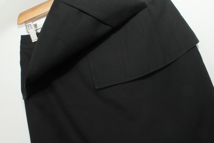 SK-115 กระโปรงแฟชั่น&ทำงาน ทรงสอบ ผ้าคอตตอนญี่ปุ่นสีดำ แต่งระบายด้านหน้ากระโปรง