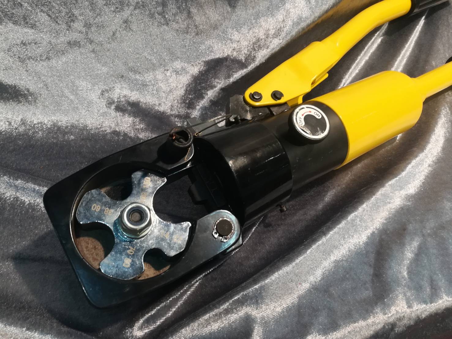 คีมย้ำหางปลา ไฮดรอลิค รุ่น HHY-150