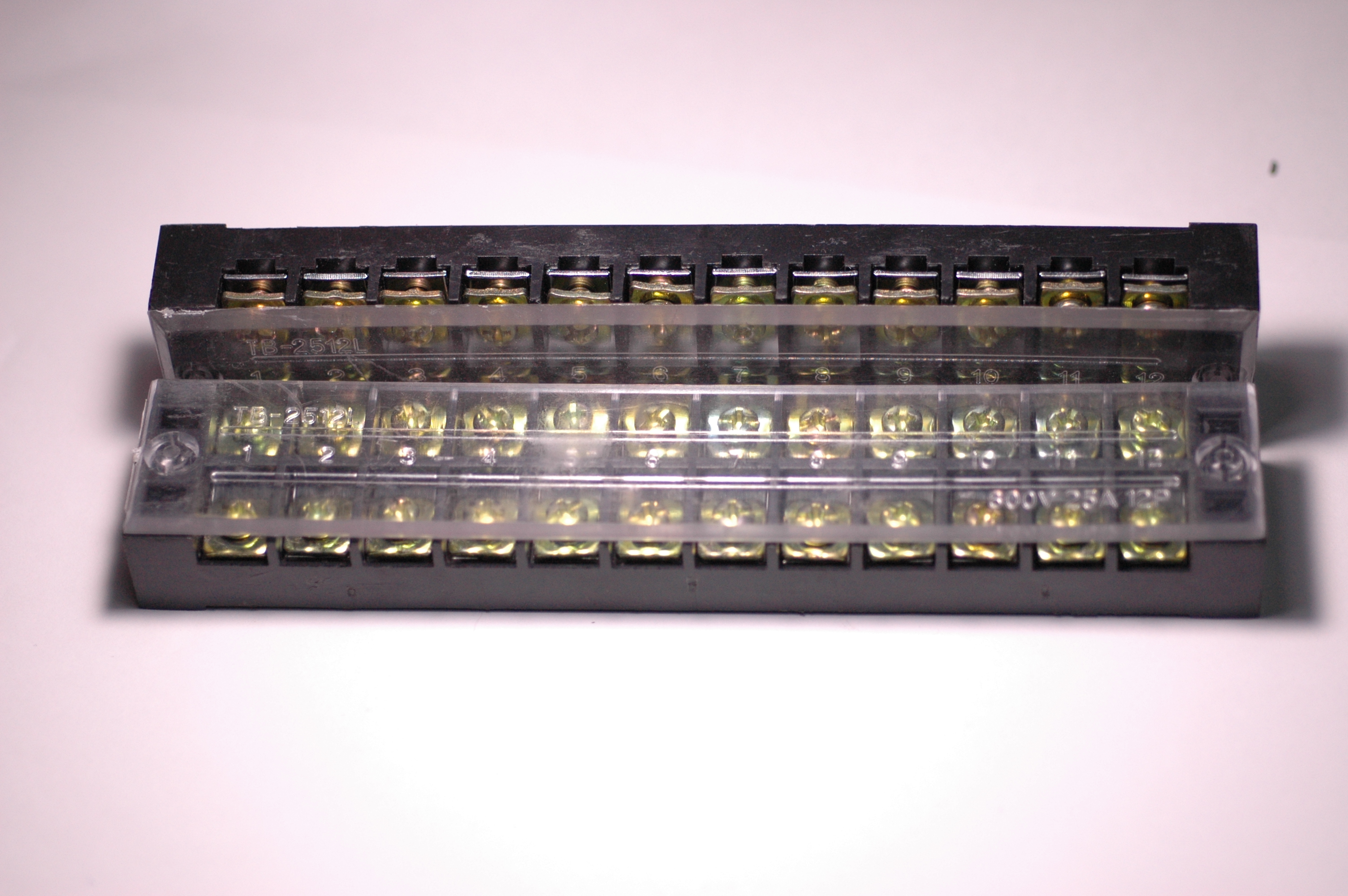 TB2512L : 600V/25A,12P Terminal Block
