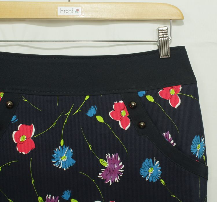 SK-181 กระโปรงแฟชั่น&ทำงาน ทรงสอบ ผ้าญี่ปุ่นผสมสเป็นเด็กพิมพ์ลายดอกไม้โทนน้ำเงิน