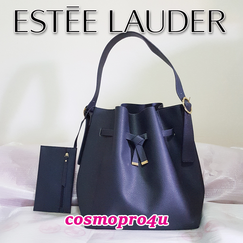ชุดกระเป๋า ESTEE LAUDER เอสเต้ หนังสีดำ 2 ใบ : ใบใหญ่ 19x16นิ้ว สายใหญ่คล้องไหล่ได้หิ้วได้ และ กระเป๋าสตางค์ใบยาว
