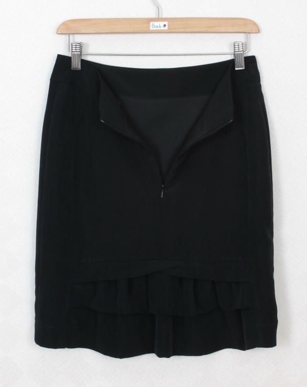 SK-273 กระโปรงแฟชั่น&ทำงาน ทรงสอบ ผ้าวาเลนติโน่สีดำ ด้านหลังจับจีบระบายซ้อนกัน