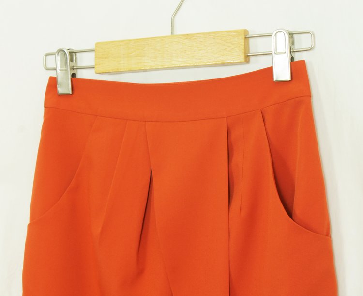 SK-079 กระโปรงทรงเอ ผ้าไหมอิตาลี สีส้มอิฐ เป็นกระโปรงป้ายมีกระเป๋าล้วง 2 ข้าง