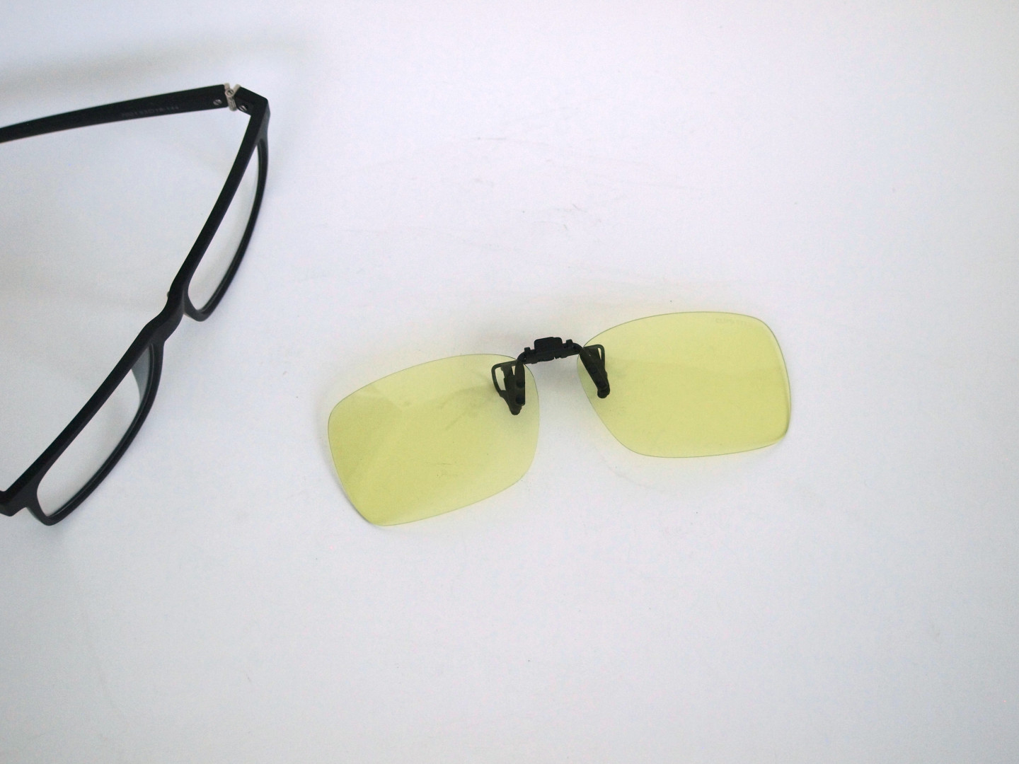 คลิปออนเลนส์กรองแสงสีฟ้า ถนอมสายตา Clipsster รุ่น J3061