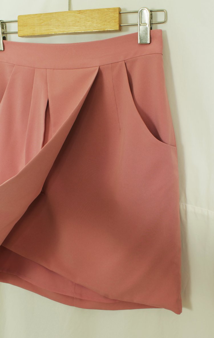 SK-078 กระโปรงทรงเอ ผ้าไหมอิตาลีสีชมพูม่วง เป็นกระโปรงป้ายมีกระเป๋าล้วง 2 ข้าง