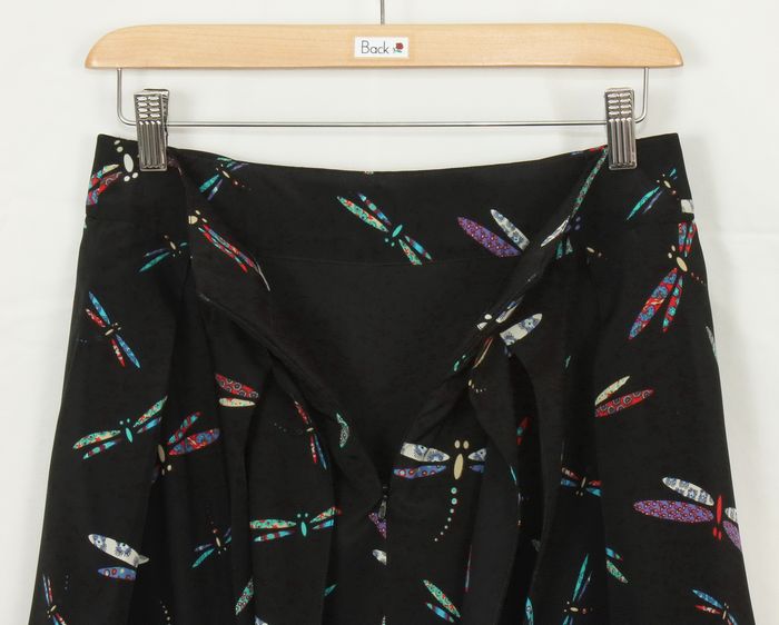 SK-222 กระโปรงแฟชั่น&ทำงาน ผ้าหางกระรอกพิมพ์ลายแมลงปอพื้นดำ มีโบว์ซ้อนกัน 2 ชั้น