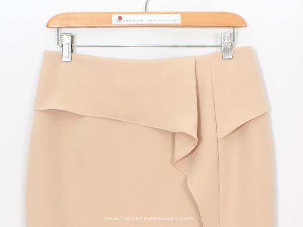 กระโปรงทรงสอบ แต่งระบายด้านหน้า ผ้า Double Twist สีเบจ / SK-483