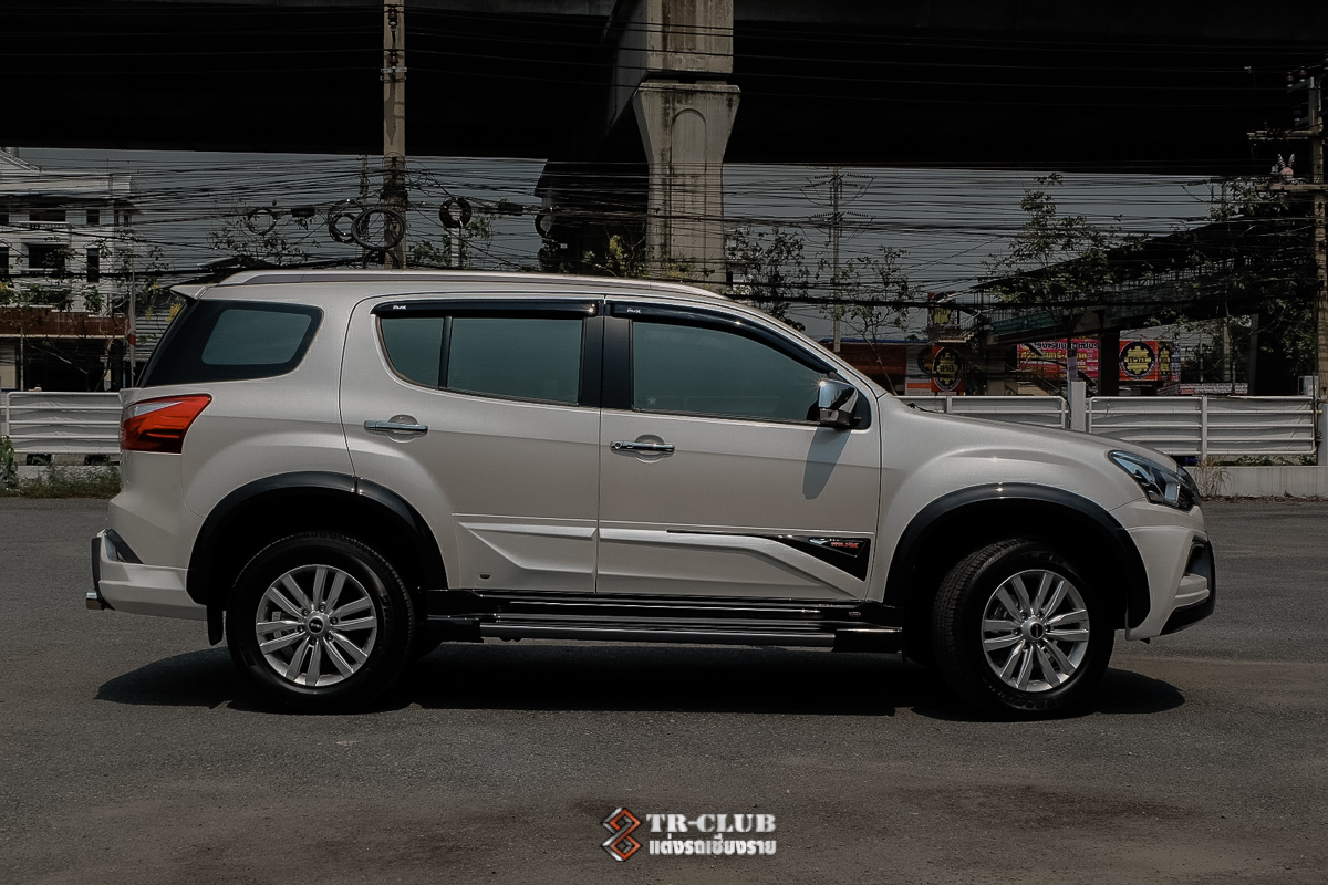 ชุดแต่งสเกิร์ตรอบคัน JAP MU-X 2017-2019