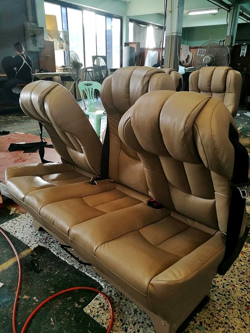 HYUNDAI H-1 DELUXE [ คอนโซลเพดาน + ประตูไฟฟ้า + เบาะ + ชุดแต่ง + ช่วงล่าง ] - ฮพ7222