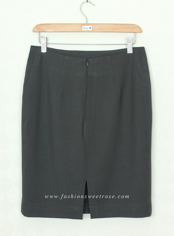 SK-370 กระโปรงทรงสอบ ผ้า Rose Skin สีเทาดำ ด้านหน้ากระโปรงจับจีบทวิช ดีไซน์เรียบหรู